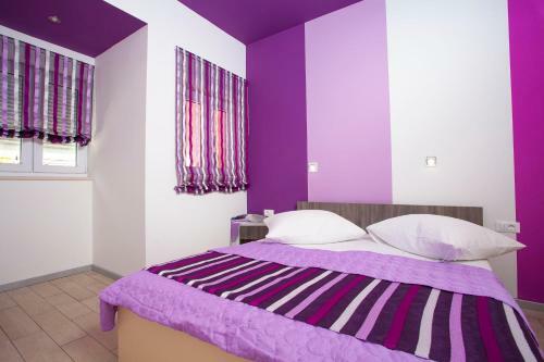 Apartments Marhela Jakov
