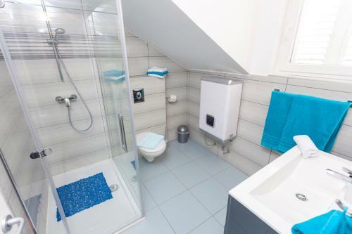 Apartments Marhela Jakov