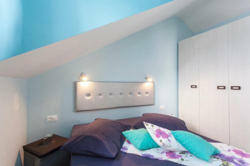 Apartments Marhela Jakov