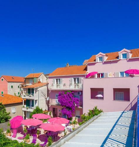 Apartments Marhela Jakov