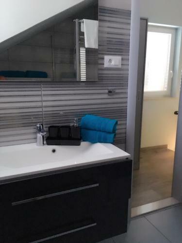 Apartments Marhela Jakov