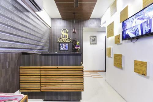 Oyo 82082 Hotel Down Town