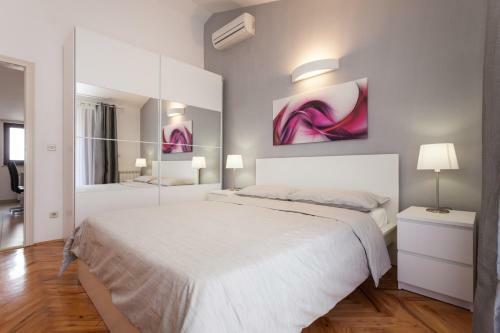 Hostal Apartments Alice