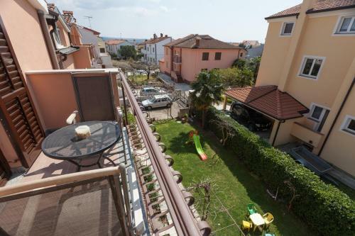Hostal Apartments Alice