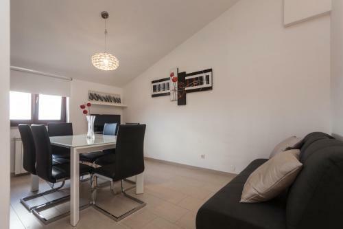 Hostal Apartments Alice