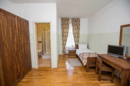 Hostal St. Hubert Hunting Lodge