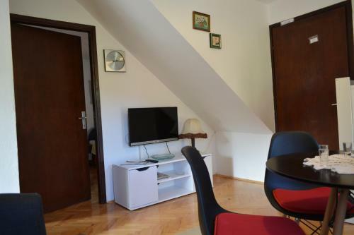 Apartment Bakari?