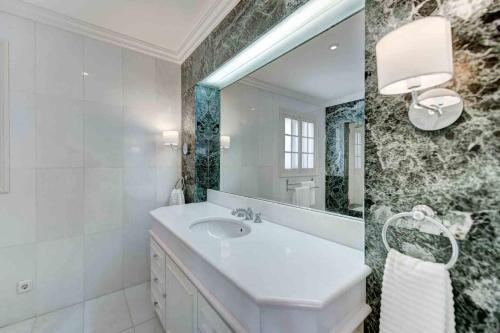 Ultimate 5 Bedroom Villa With Beach Access, Mallorca Villa 1024