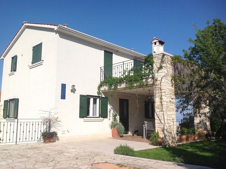 Apartments Villa Brumnic