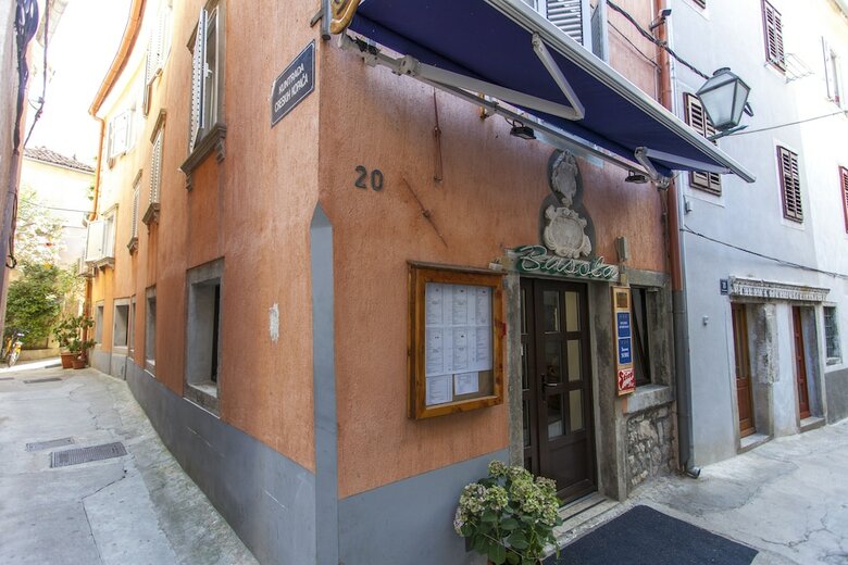 Hostal Guest House Floreus Cres