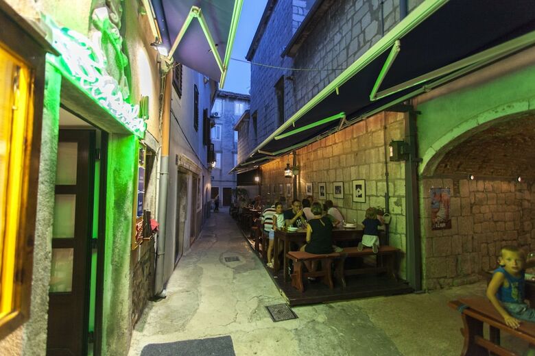 Hostal Guest House Floreus Cres