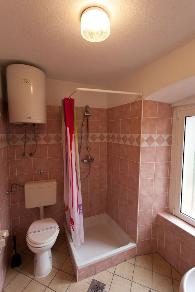 Hostal Guest House Floreus Cres