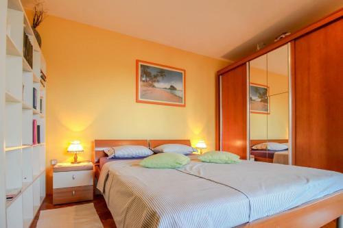 Apartments Mirta
