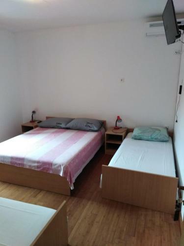 Apartments And Rooms Nediljko