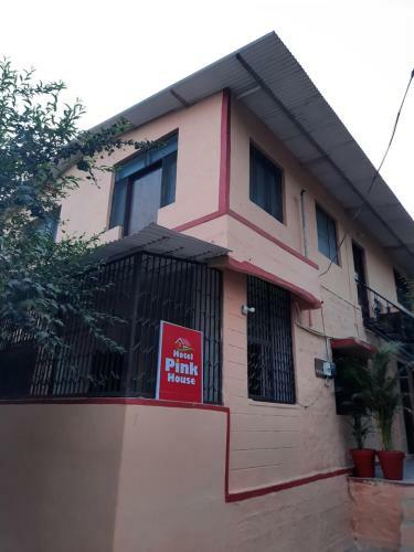 Hostal Pink House