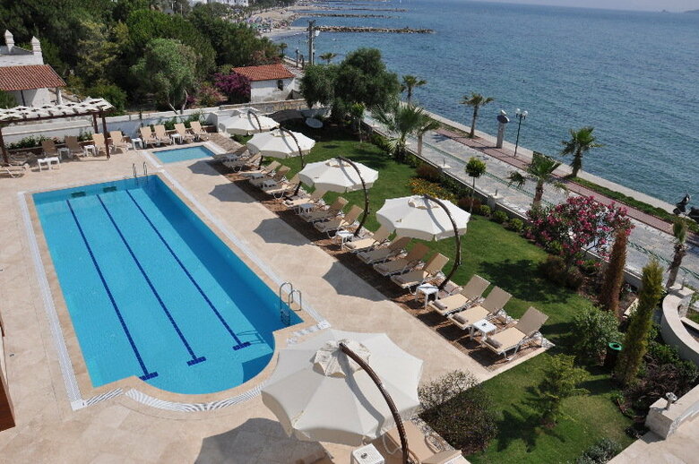 Small Beach Hotel