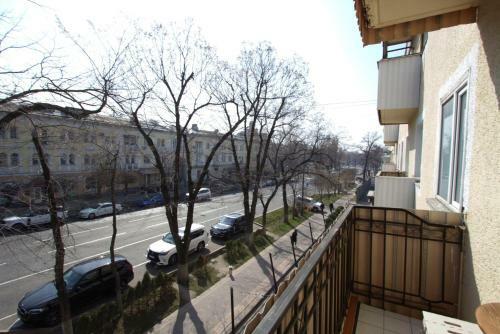Nadezhda Apartrments Near Opera Theatre