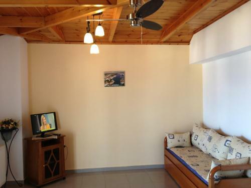 Makis Studios & Apartments