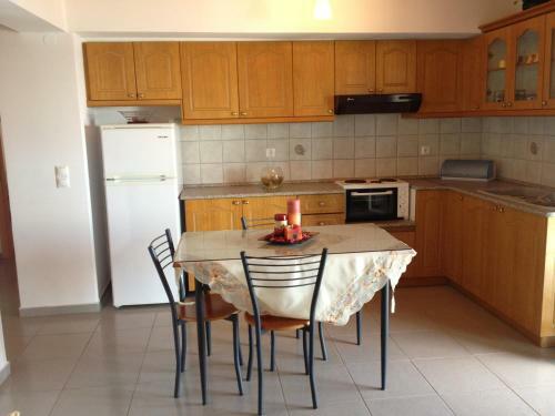 Makis Studios & Apartments