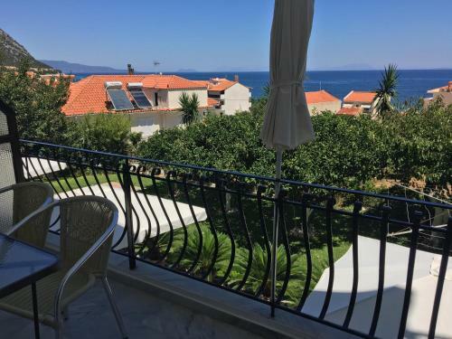 Makis Studios & Apartments