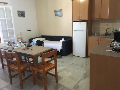Makis Studios & Apartments
