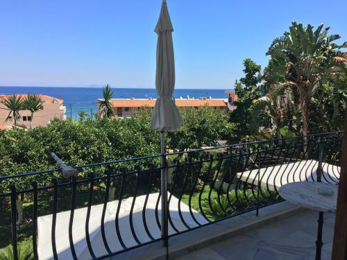 Makis Studios & Apartments