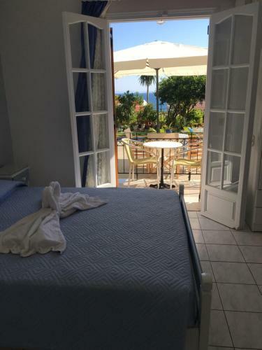 Makis Studios & Apartments