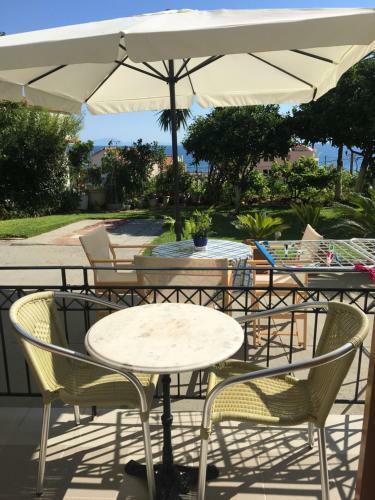 Makis Studios & Apartments