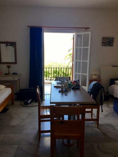 Makis Studios & Apartments