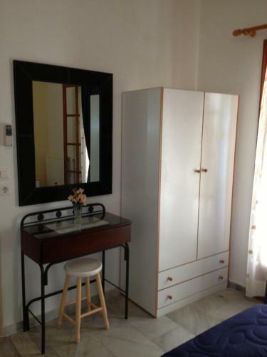 Makis Studios & Apartments