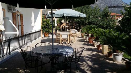 Makis Studios & Apartments