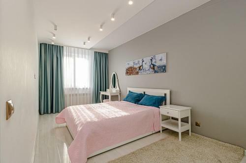 "7 ?-41" Apartment