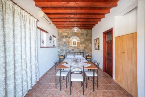 Hostal Alykes Studios