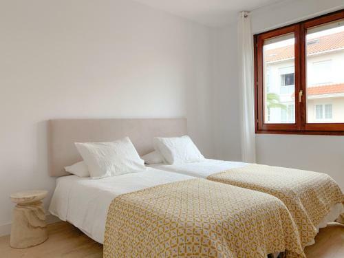 Acogedor Apartamento Con Terraza Y Parking Publico En Comillas