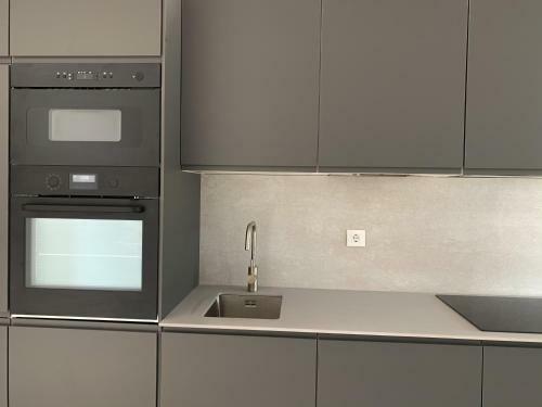 Acogedor Apartamento Con Terraza Y Parking Publico En Comillas