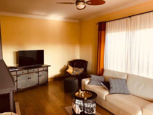 Villa Campano Mit Gro�em Pool, Tollen Garten Und Smart Tv