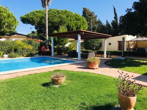 Villa Campano Mit Gro�em Pool, Tollen Garten Und Smart Tv