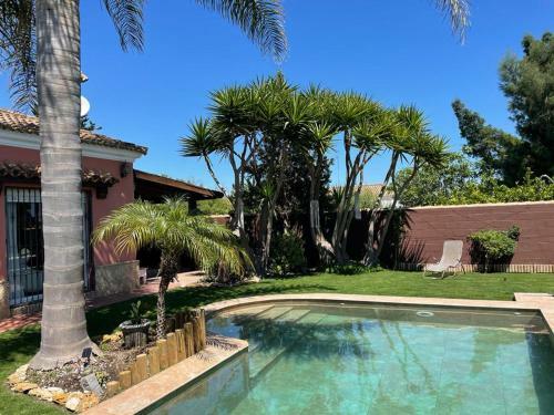 Two-bed Villa With Tropical Garden In Chiclana