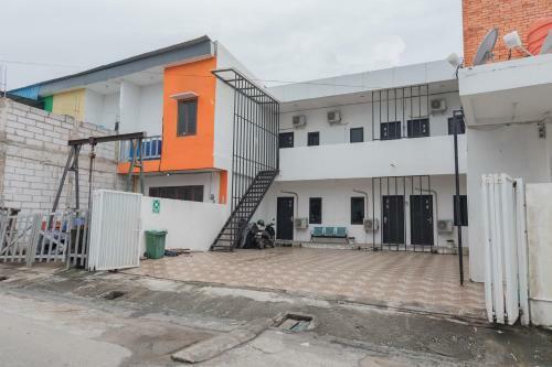 Hotel Reddoorz At Sani Guest House