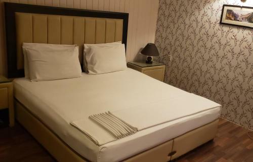 Hotel The One