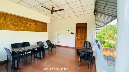 Whiteshore Beach Homestay Alappuzha