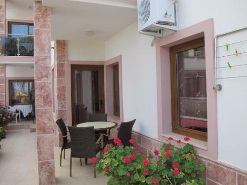 Sunset Beach Apartments