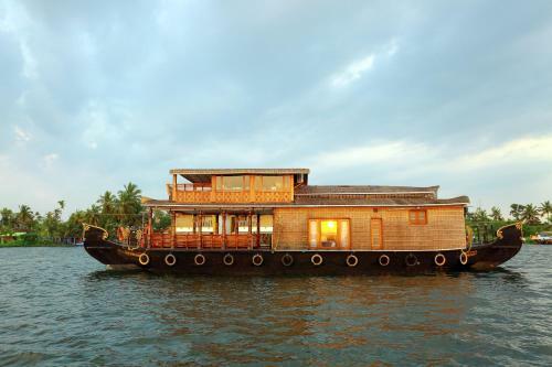 Pmc Houseboat