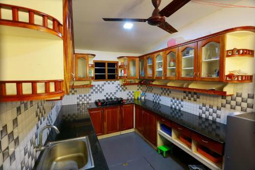 Pmc Houseboat