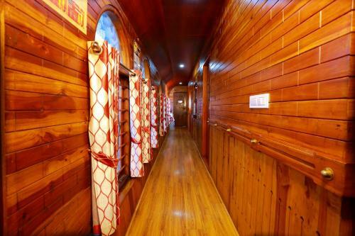 Pmc Houseboat