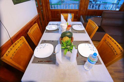 Pmc Houseboat