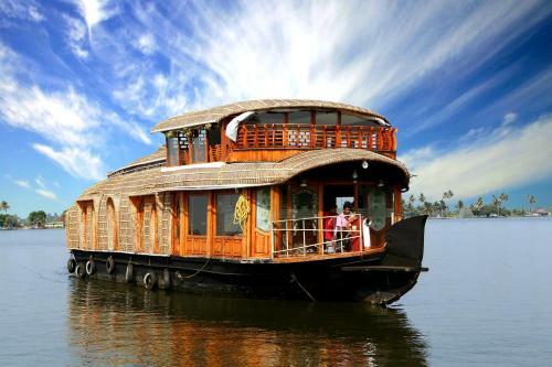 Pmc Houseboat