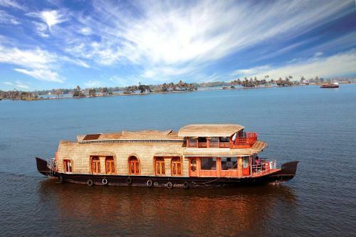 Pmc Houseboat