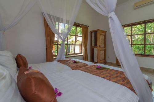 Villa Agus Mas - Serene & Calm Beachfront Villa!