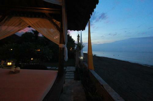 Ocean Beachfront Villa Dini